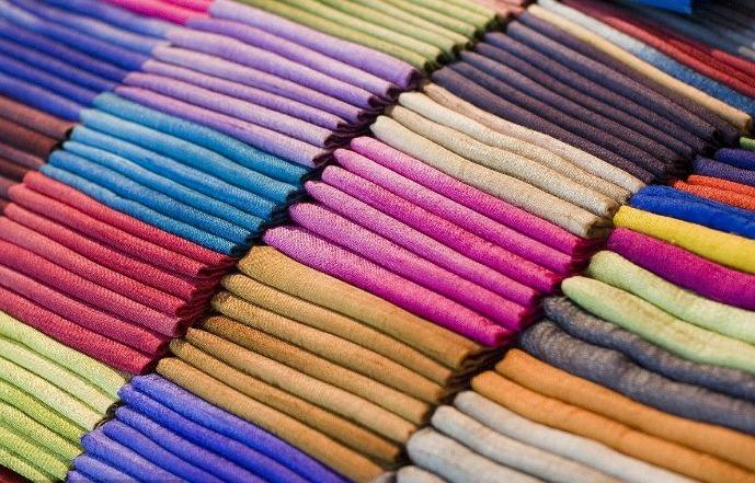 【辟谣】纺织品染料都有毒 颜色越鲜艳的服装毒越大？