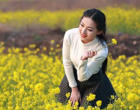 为什么称女孩子为“黄花闺女” 而不是“红花”、“紫花”闺女呢